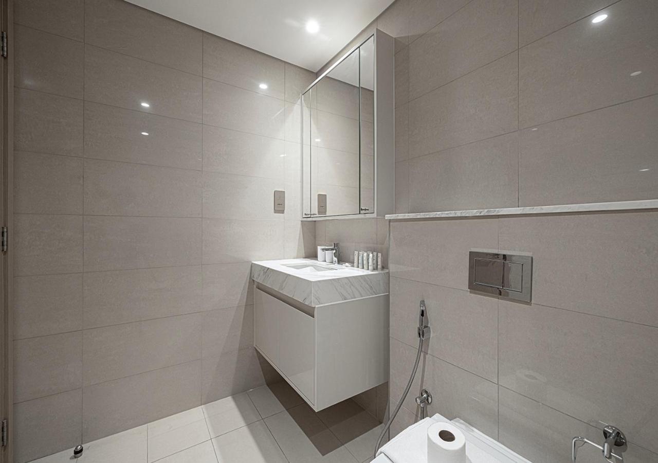 Elegant 1br With Skyline Views In Downtown Дубай