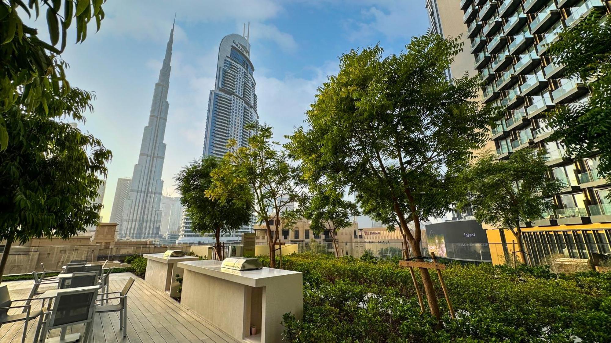 Elegant 1br With Skyline Views In Downtown *
